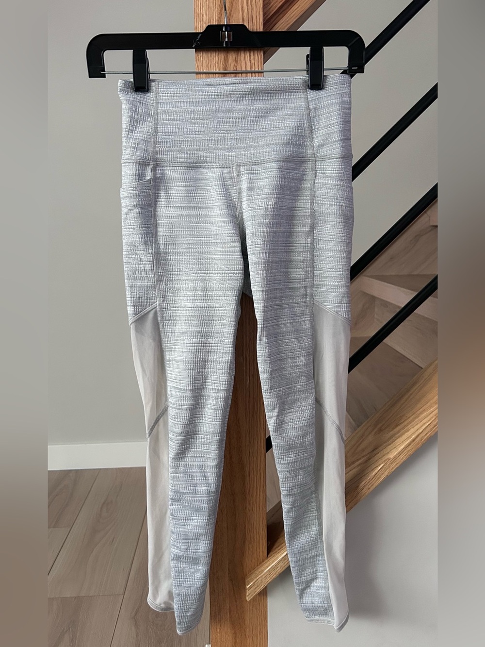 Athleta Gray Capri Leggings Size XS with Mesh Sides